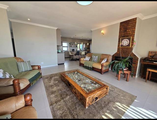3 BEDROOM HOUSE FOR SALE IN BLUEBERRY HILL